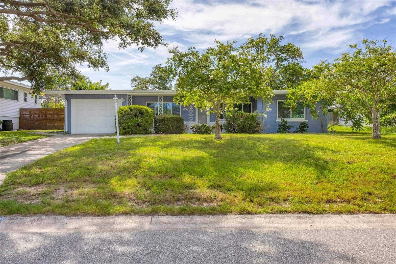 Photo one of 2566 Tulip St Sarasota FL 34239 | MLS A4643956