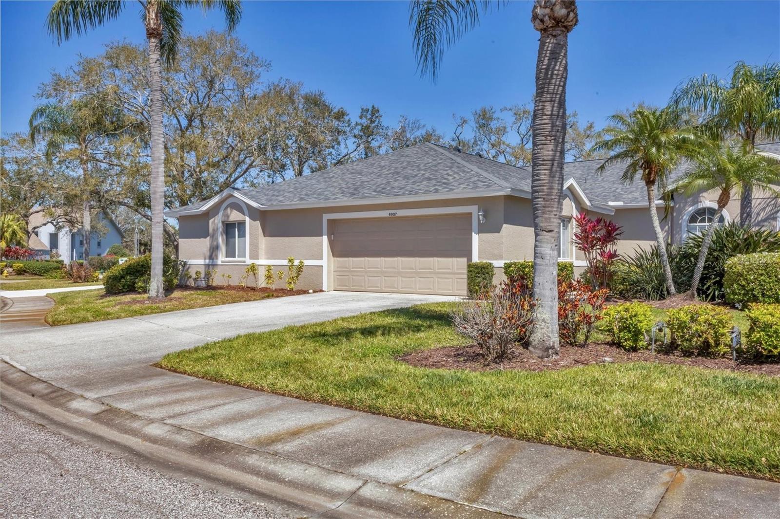 Photo one of 6907 Stoneywalk Ct Bradenton FL 34203 | MLS A4644299