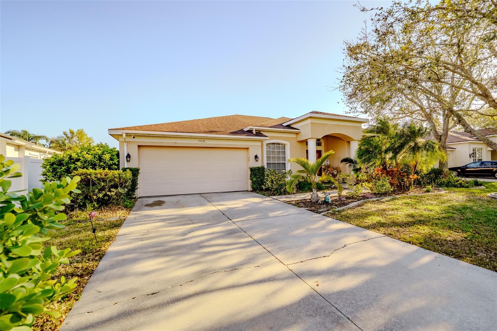 Photo one of 4706 Cayo Costa Pl Bradenton FL 34203 | MLS A4645425