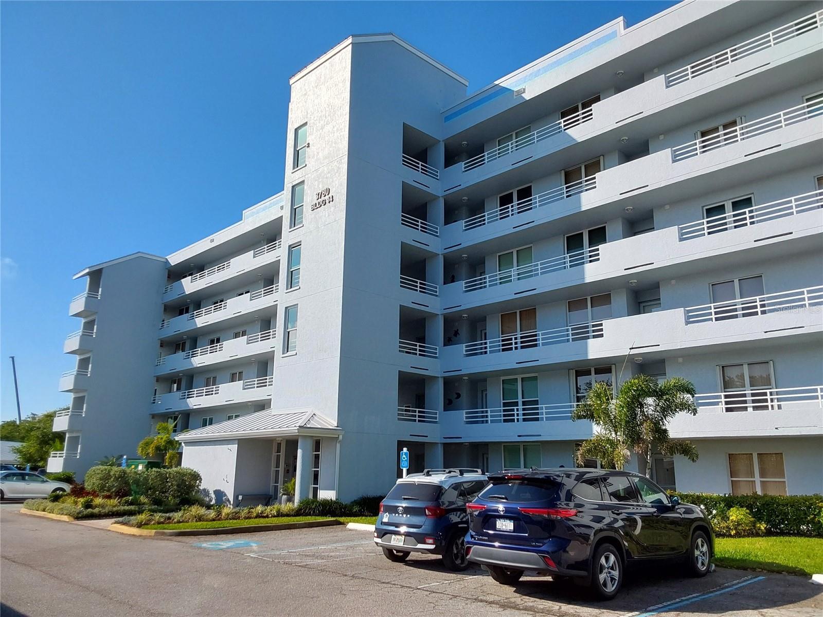 Photo one of 3780 Pinebrook Cir # 102 Bradenton FL 34209 | MLS A4646765