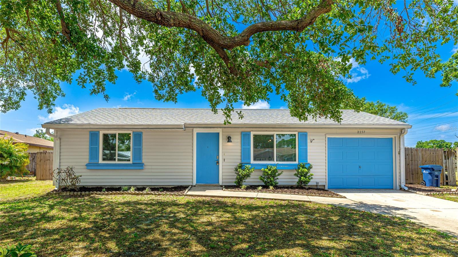 Photo one of 2237 Lockwood Meadows Cir Sarasota FL 34234 | MLS A4647573
