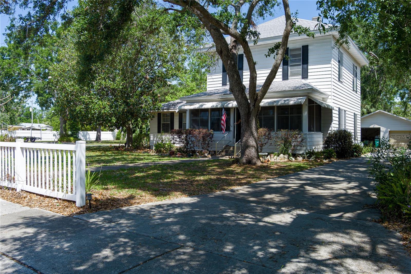 Photo one of 1704 4Th W St Palmetto FL 34221 | MLS A4648229