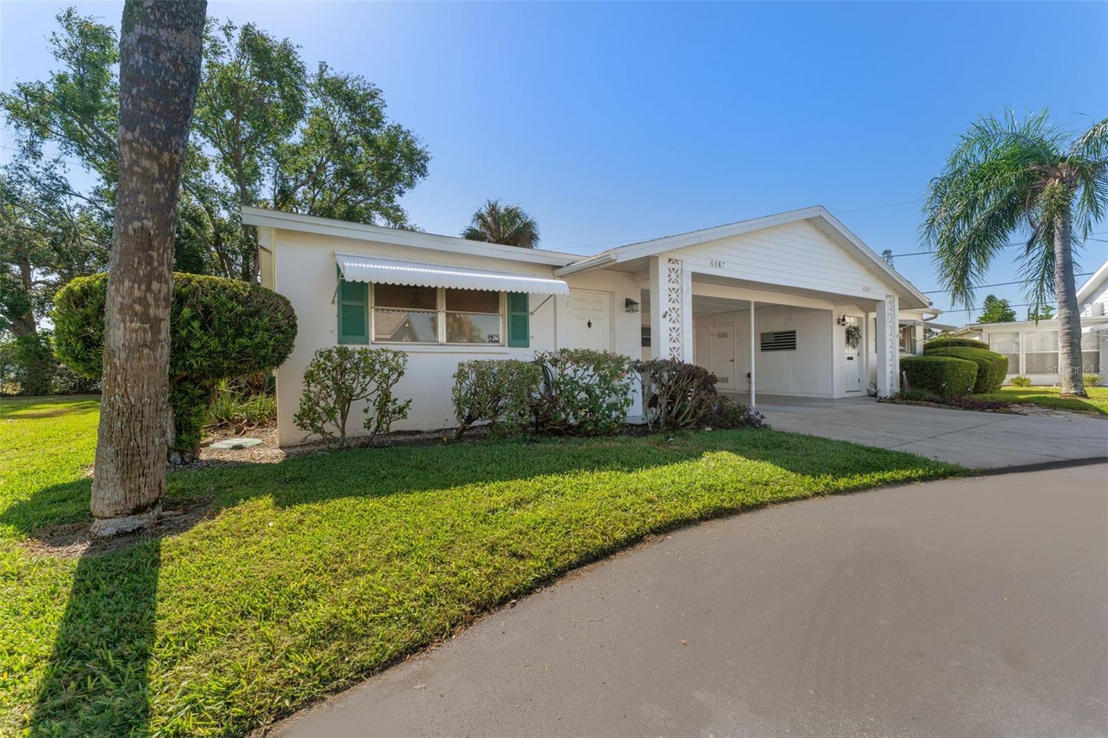 Photo one of 6087 Coral Way Bradenton FL 34207 | MLS A4648298