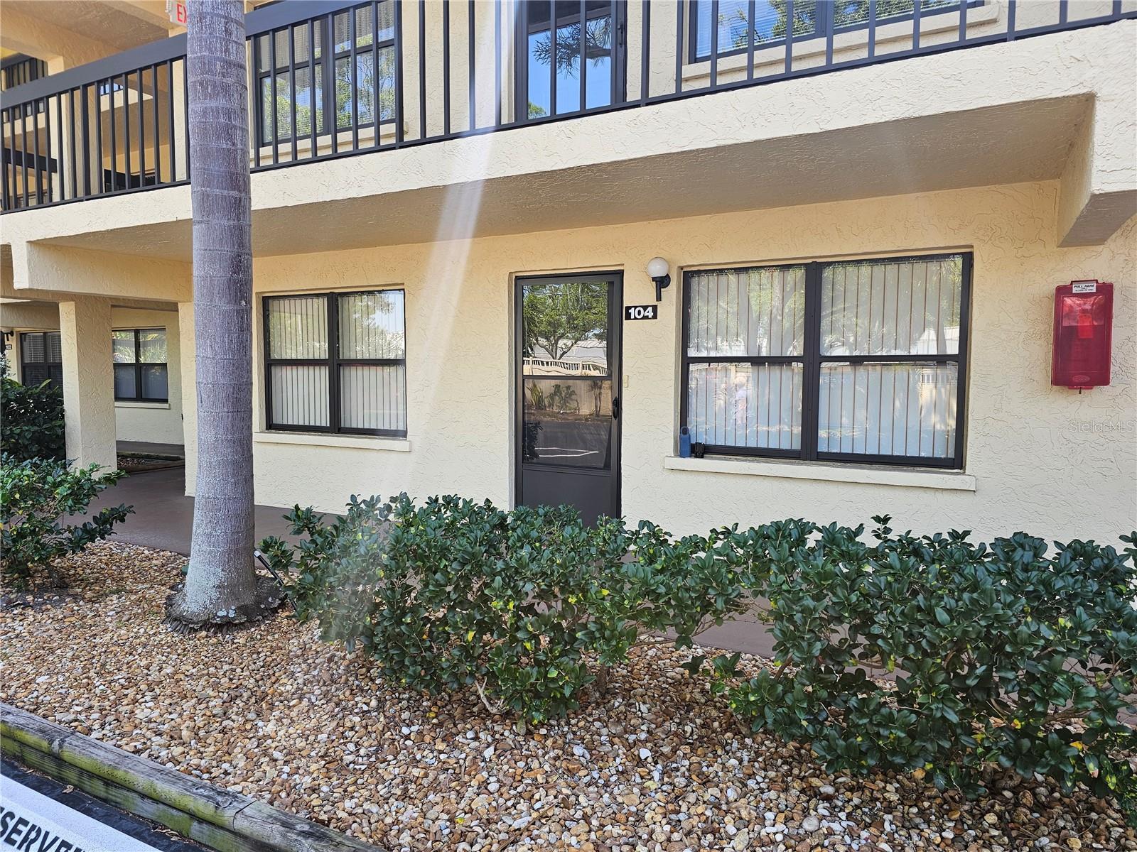 Photo one of 425 30Th W Ave # C104 Bradenton FL 34205 | MLS A4648637