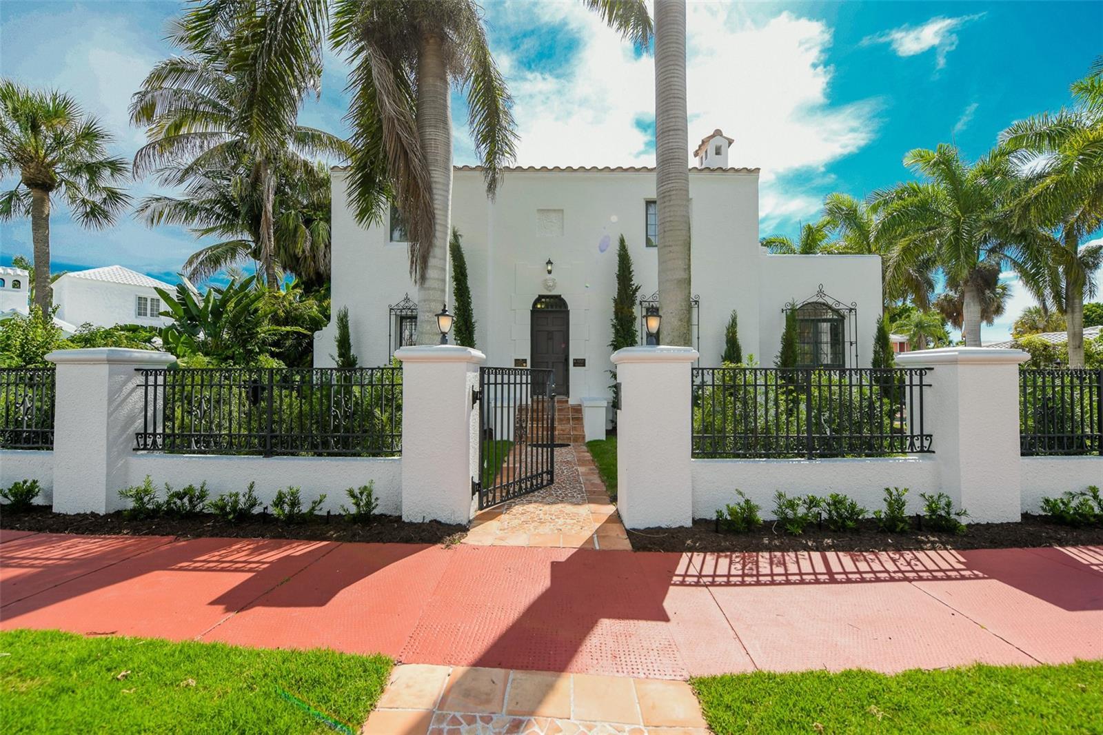 Photo one of 76 S Washington Dr Sarasota FL 34236 | MLS A4649466