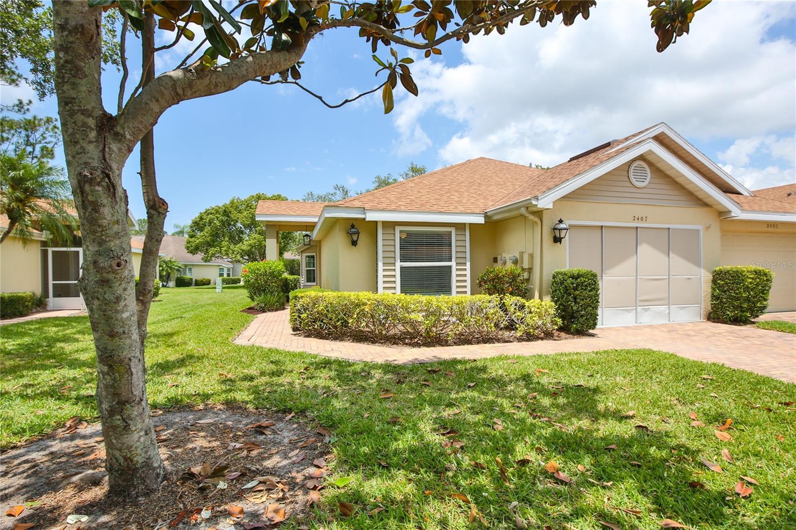 Photo one of 2407 New Haven Cir Sun City Center FL 33573 | MLS A4651363