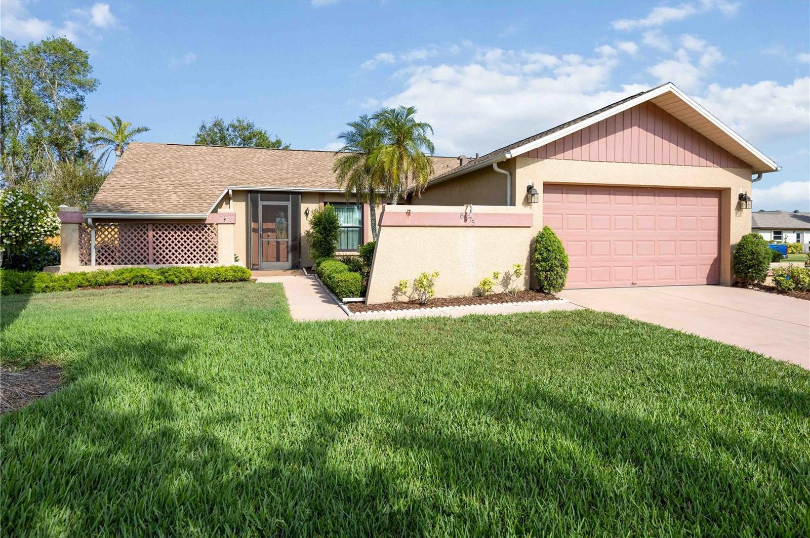 Photo one of 6675 Easton Dr Sarasota FL 34238 | MLS A4652082