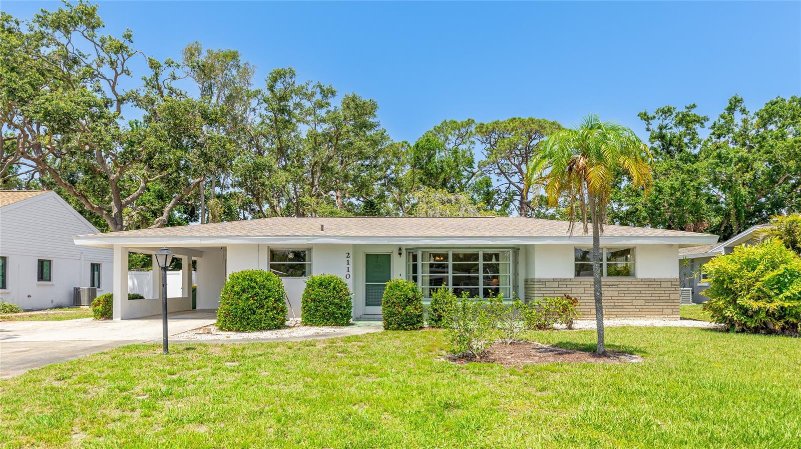 Photo one of 2110 Craft Ln Sarasota FL 34239 | MLS A4653143