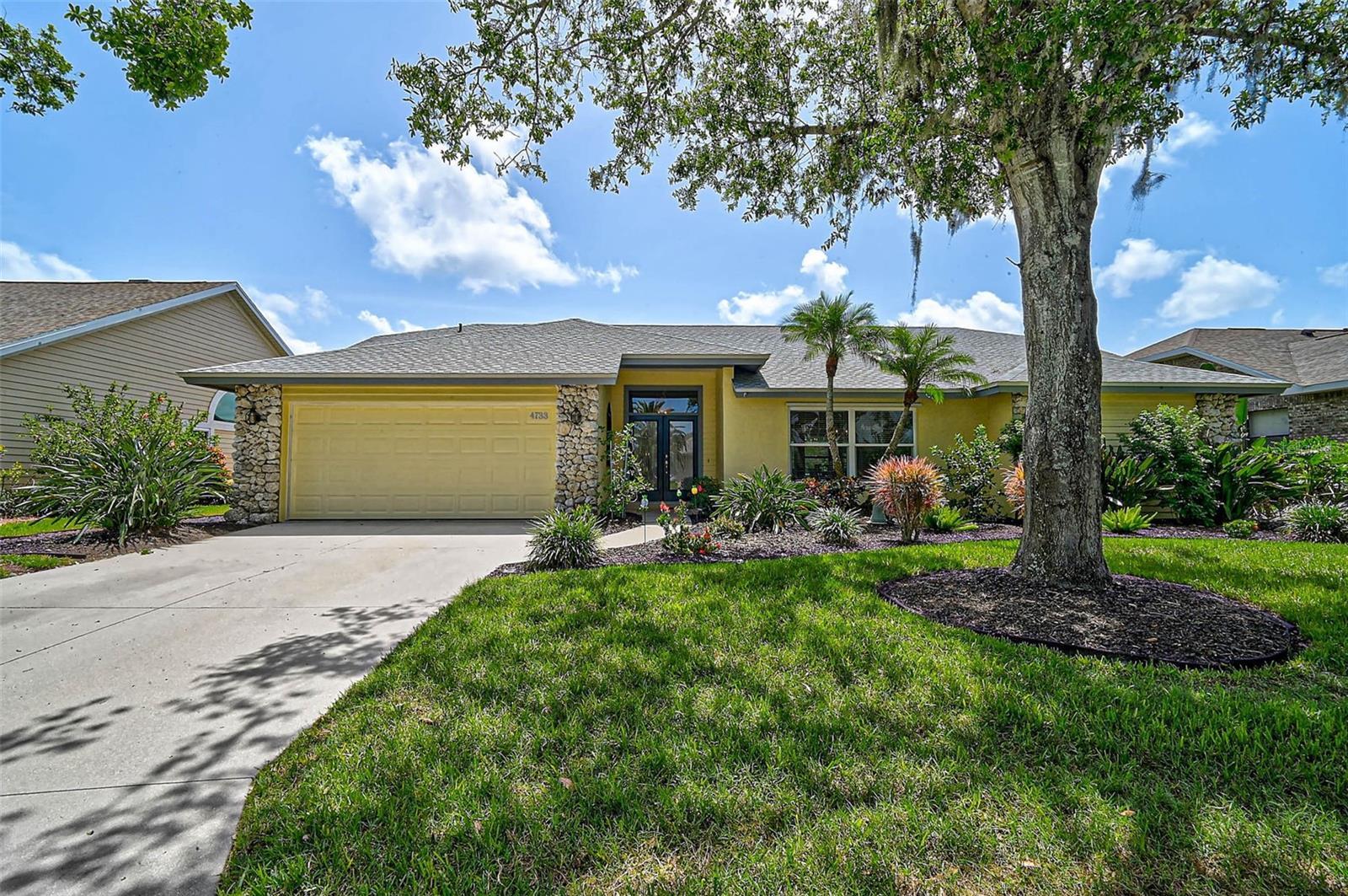 Photo one of 4733 Spring Meadow Ln Sarasota FL 34233 | MLS A4655503