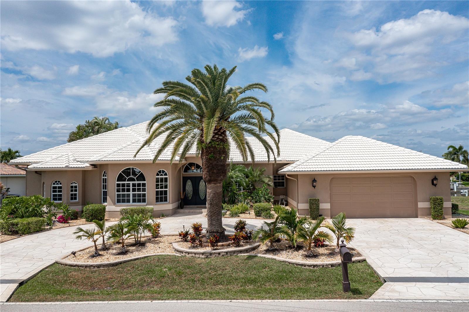 Photo one of 920 Via Tripoli Punta Gorda FL 33950 | MLS C7491073