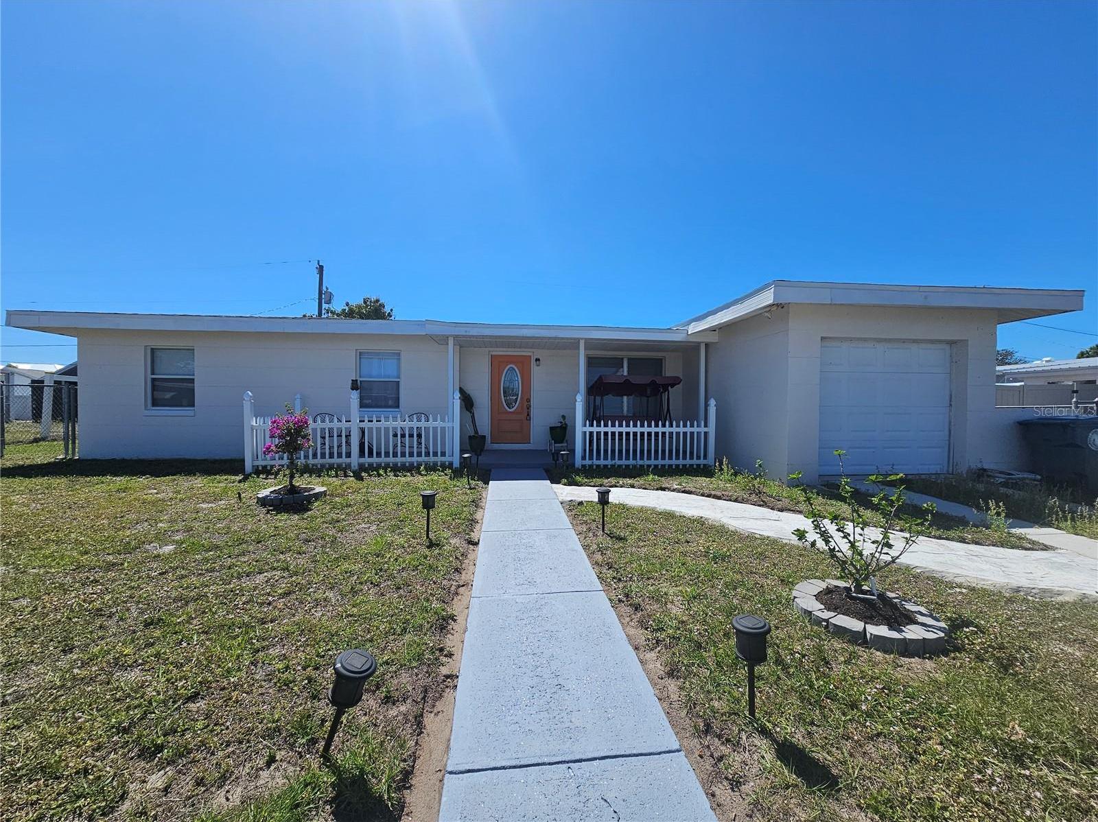 Photo one of 858 Conreid Ne Dr Port Charlotte FL 33952 | MLS C7506554
