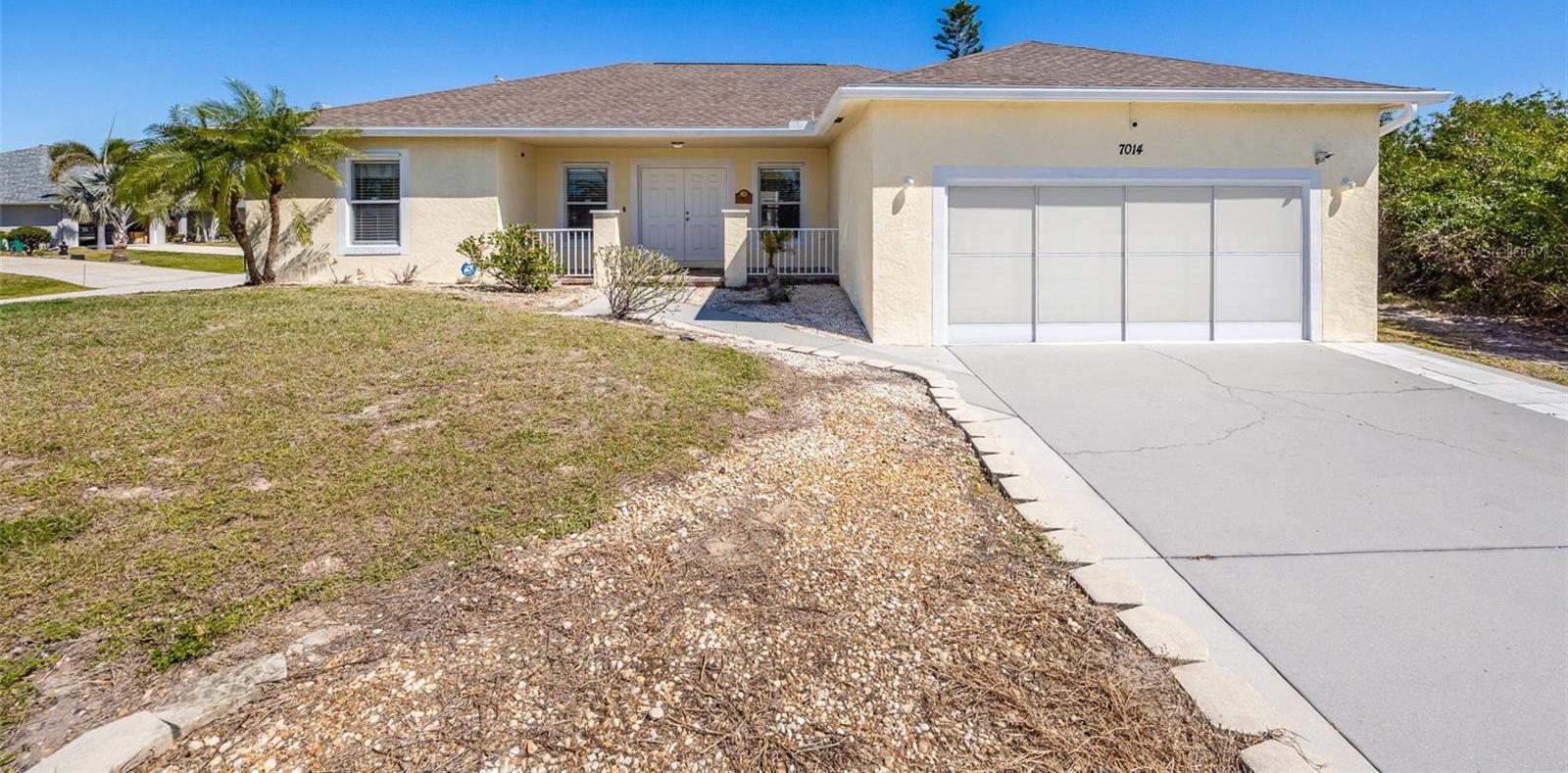 Photo one of 7014 Baylor Street Englewood FL 34224 | MLS C7506644