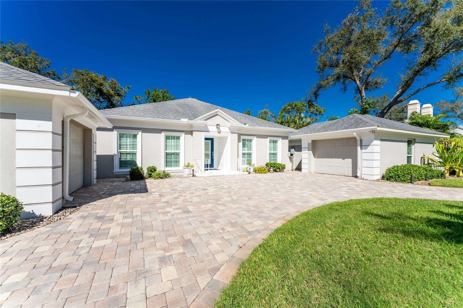 Photo one of 16 Golf View Dr Englewood FL 34223 | MLS D6132971