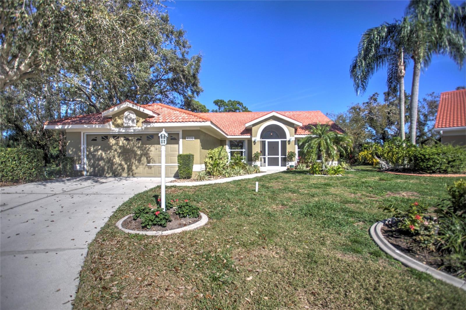 Photo one of 8532 Creekview Ln Englewood FL 34224 | MLS D6134415