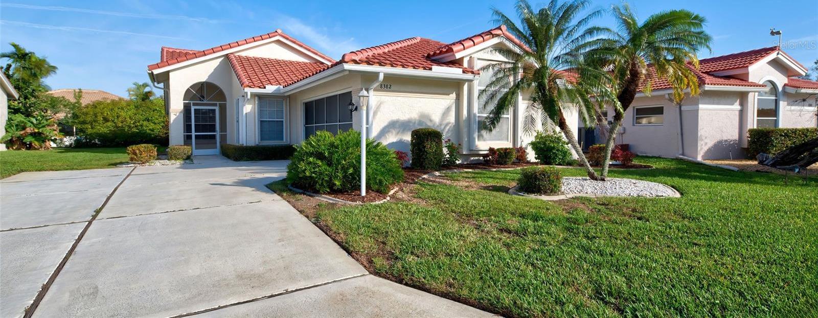 Photo one of 8382 Creekview Ln Englewood FL 34224 | MLS D6135393