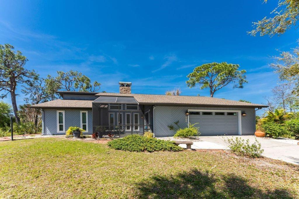 Photo one of 640 S Oxford Dr Englewood FL 34223 | MLS D6135601