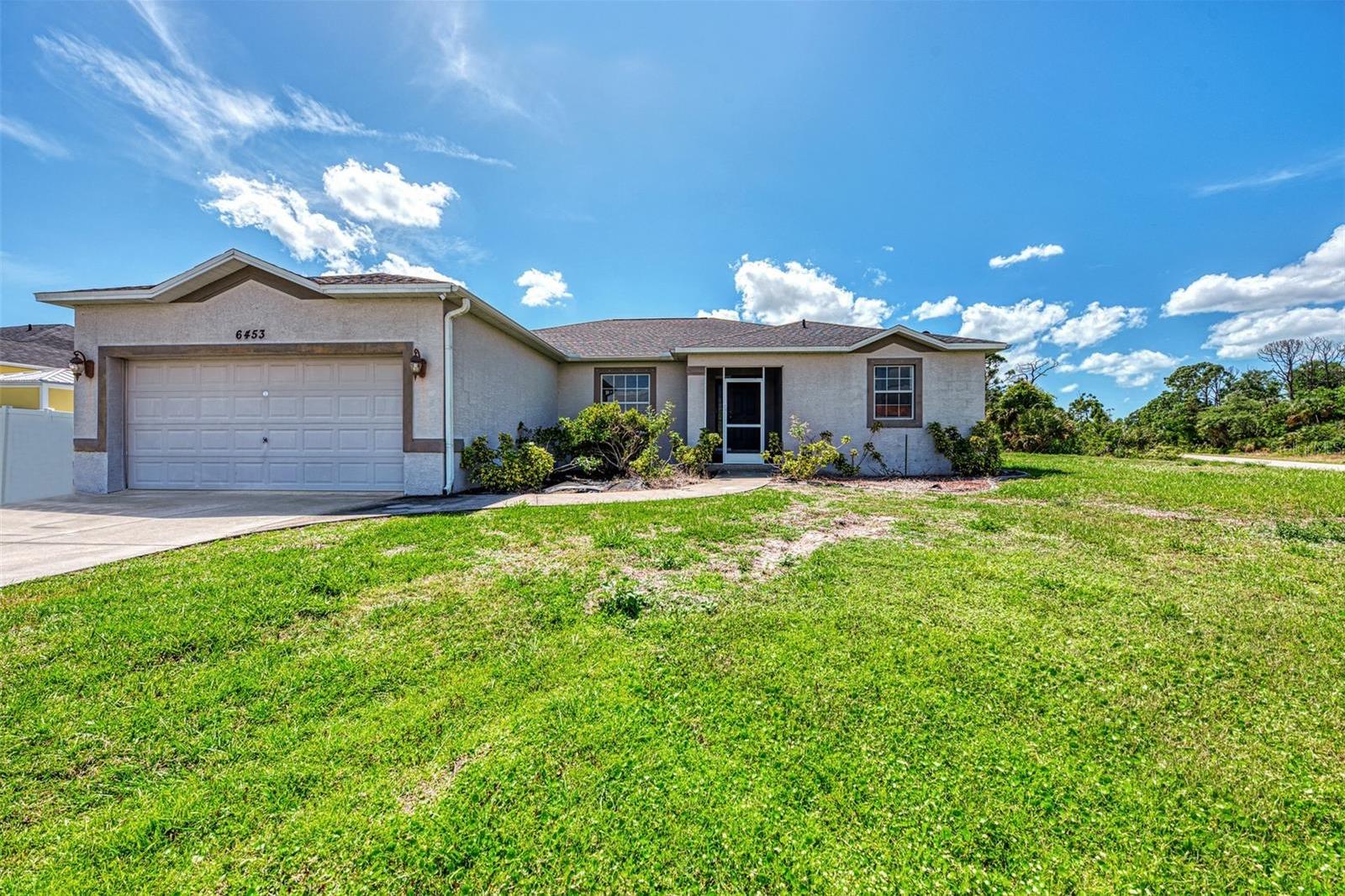 Photo one of 6453 Blueberry Dr Englewood FL 34224 | MLS D6135783