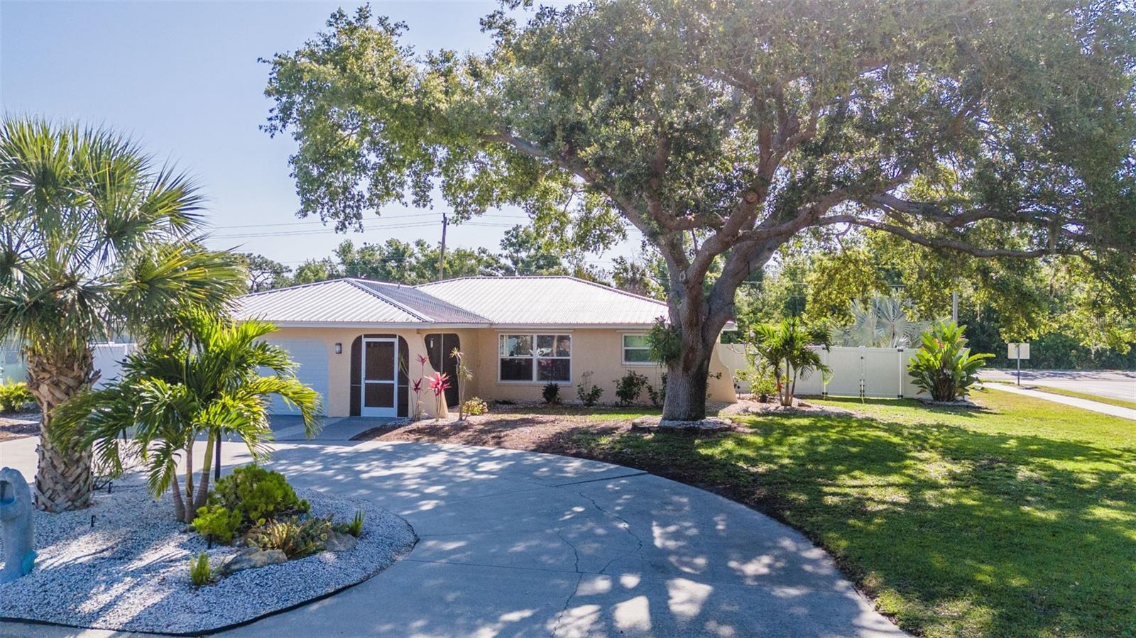 Photo one of 1371 Brookside Dr Venice FL 34285 | MLS D6136227