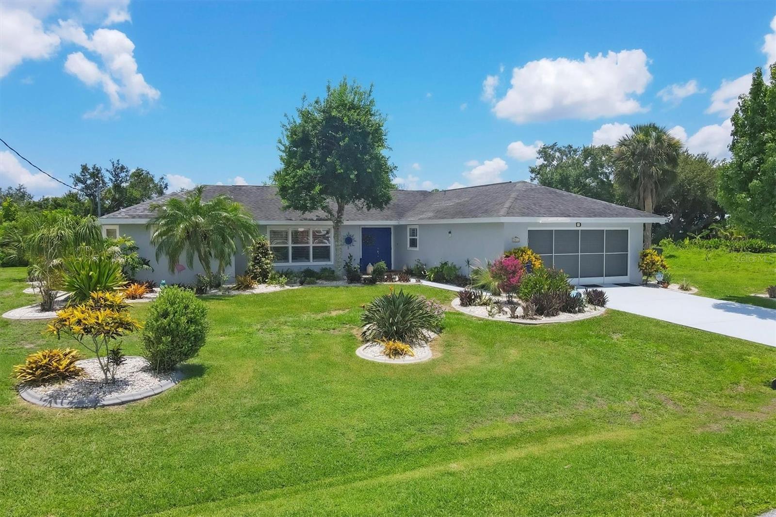 Photo one of 2516 Dixon Ter Port Charlotte FL 33981 | MLS D6137266
