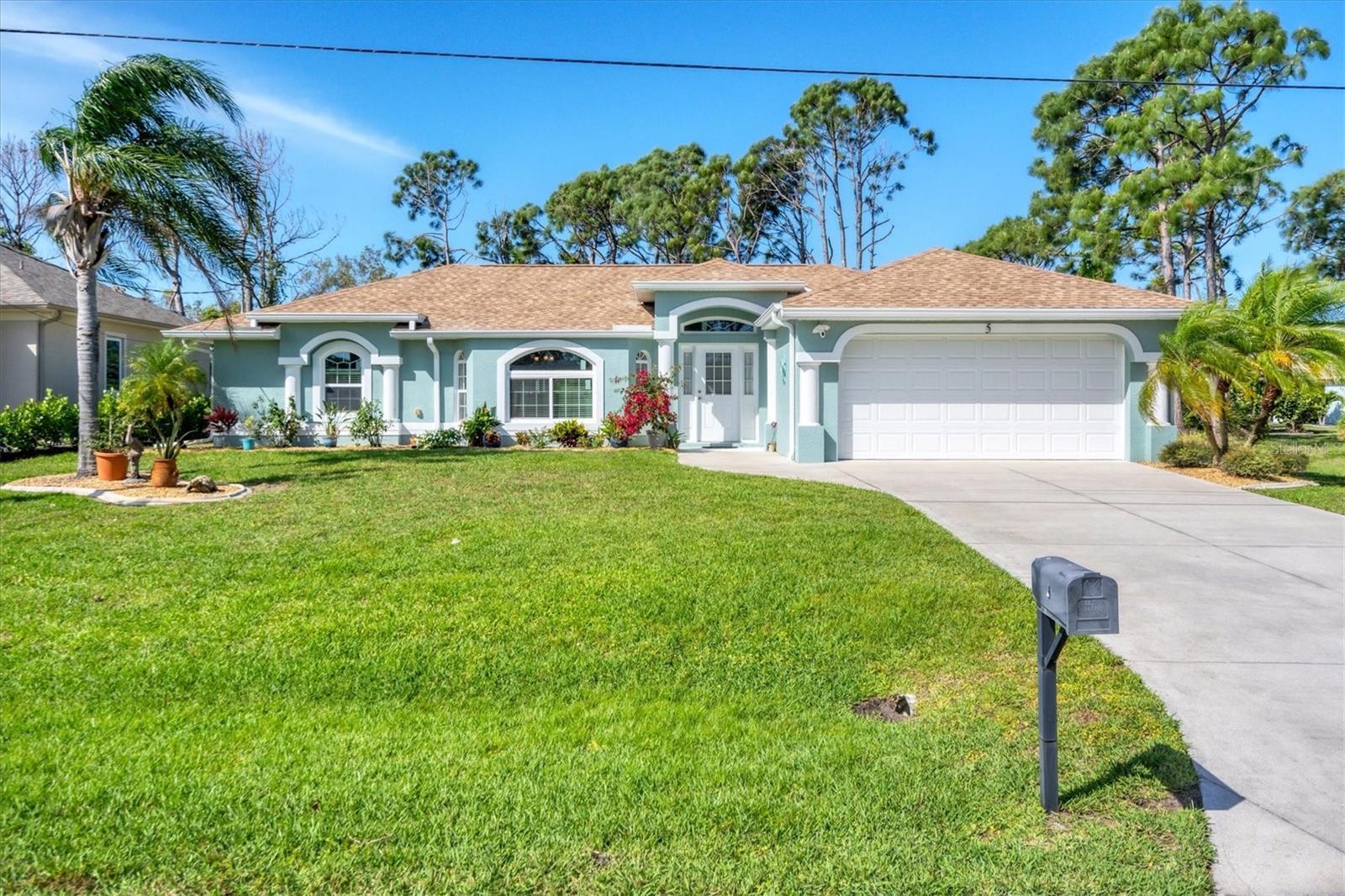 Photo one of 5 Pine Valley Rd Rotonda West FL 33947 | MLS D6141208