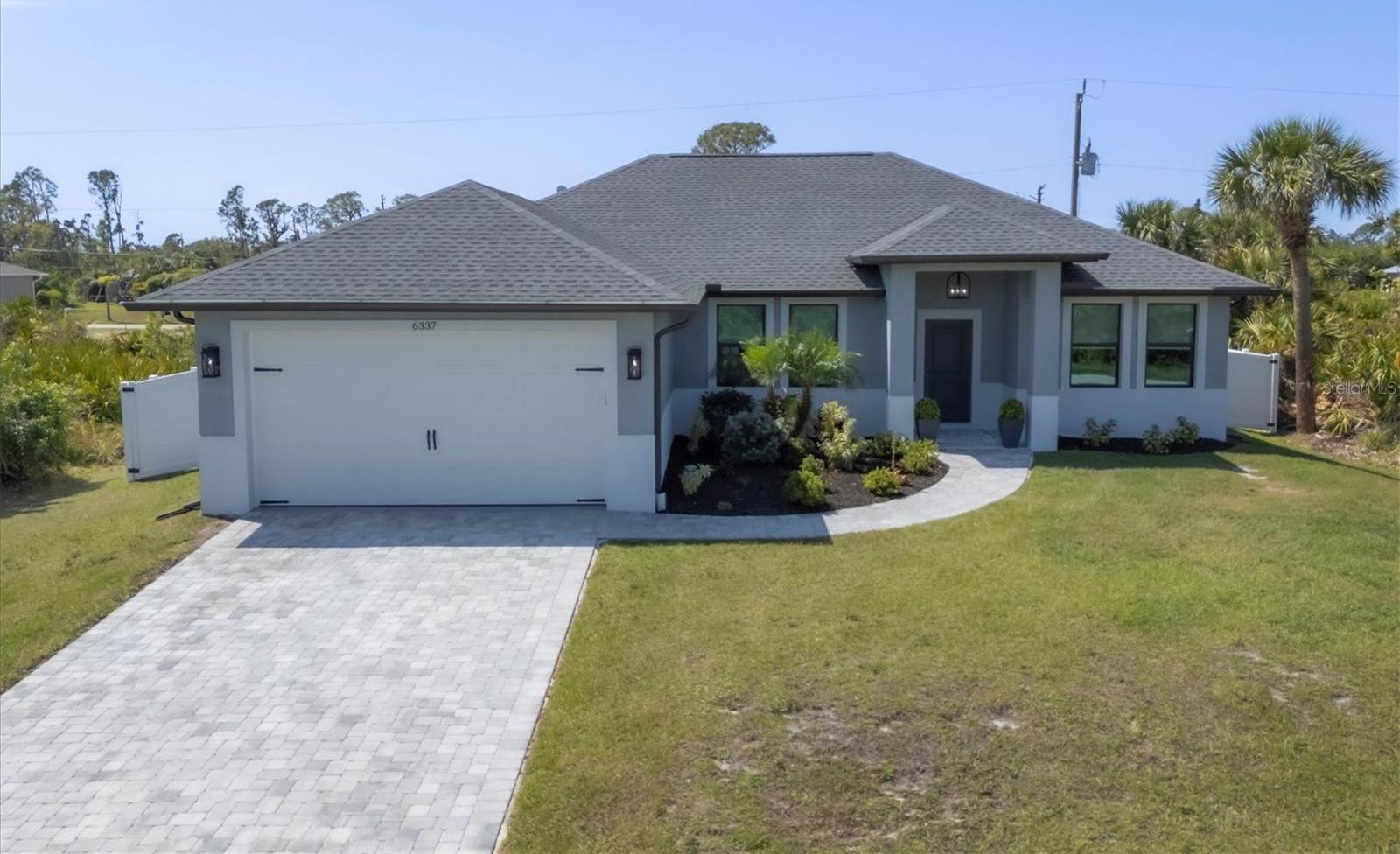 Photo one of 6337 Shaw St Englewood FL 34224 | MLS D6141322