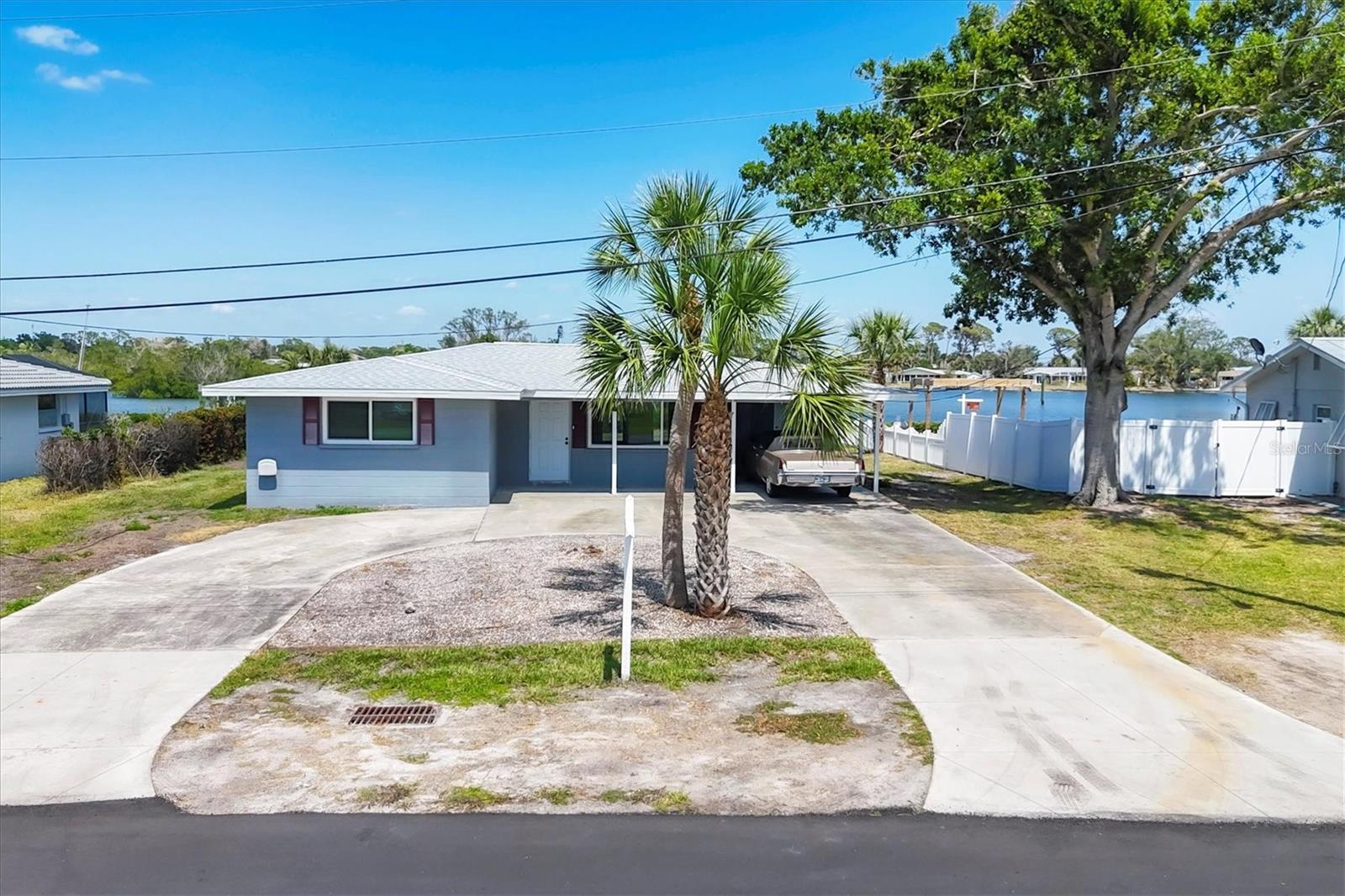Photo one of 140 Crestview Dr Englewood FL 34223 | MLS D6141681