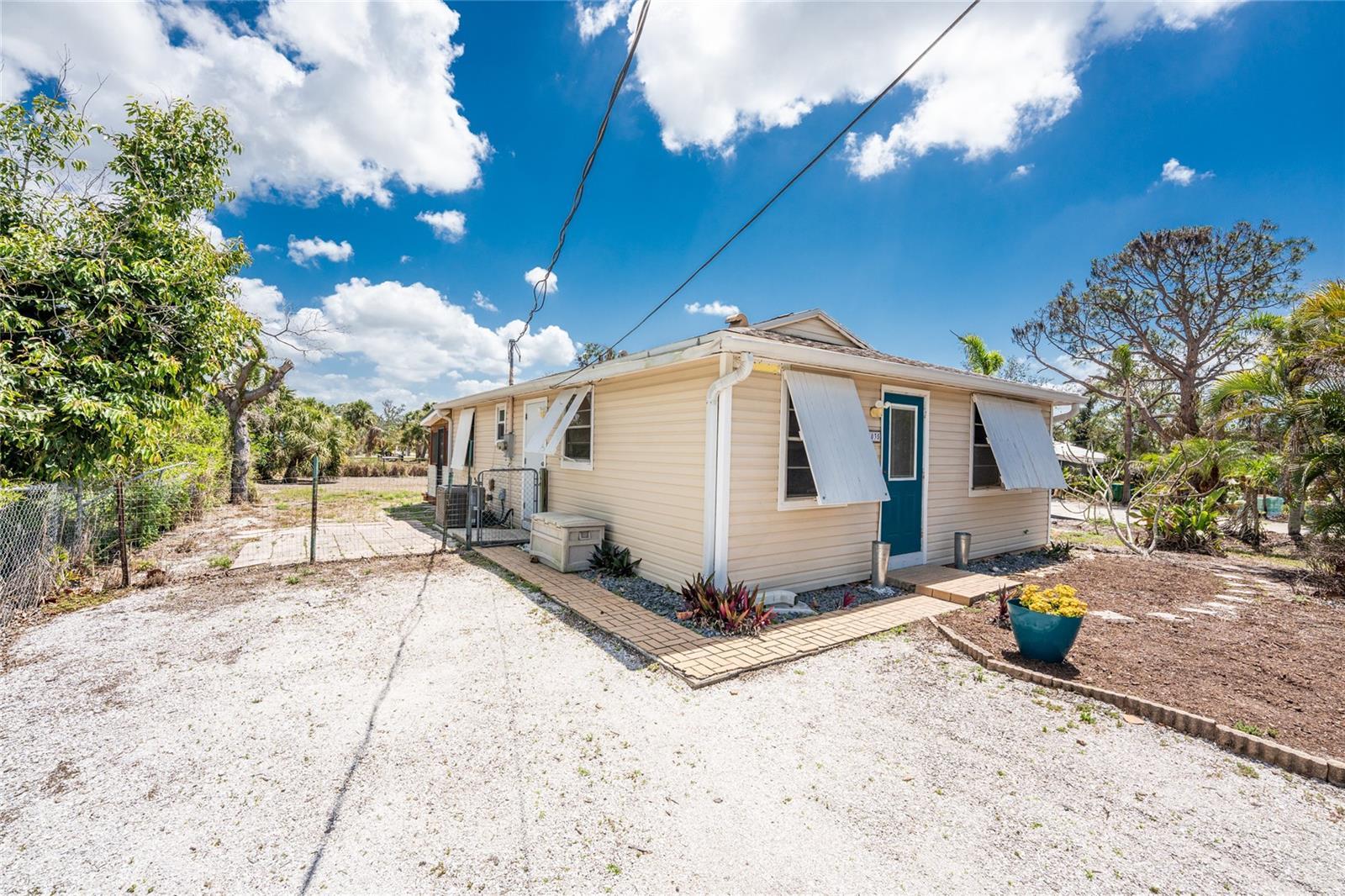 Photo one of 7035 York St Englewood FL 34224 | MLS D6141672