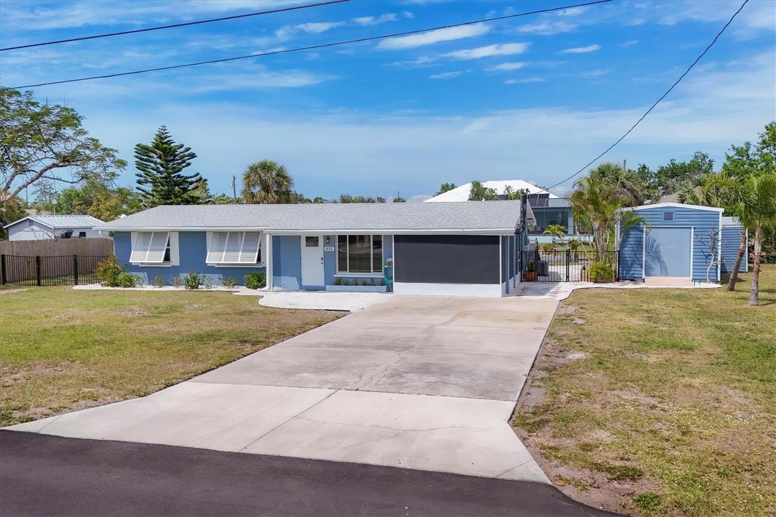 Photo one of 832 E 4Th St Englewood FL 34223 | MLS D6141602