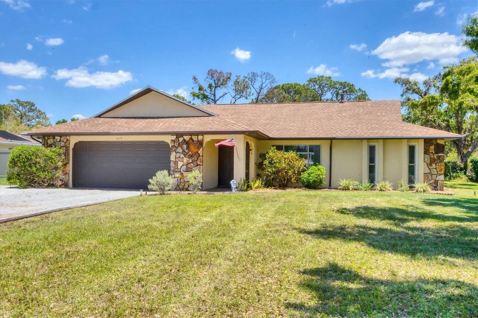 Photo one of 5879 Venisota Rd Venice FL 34293 | MLS D6142265