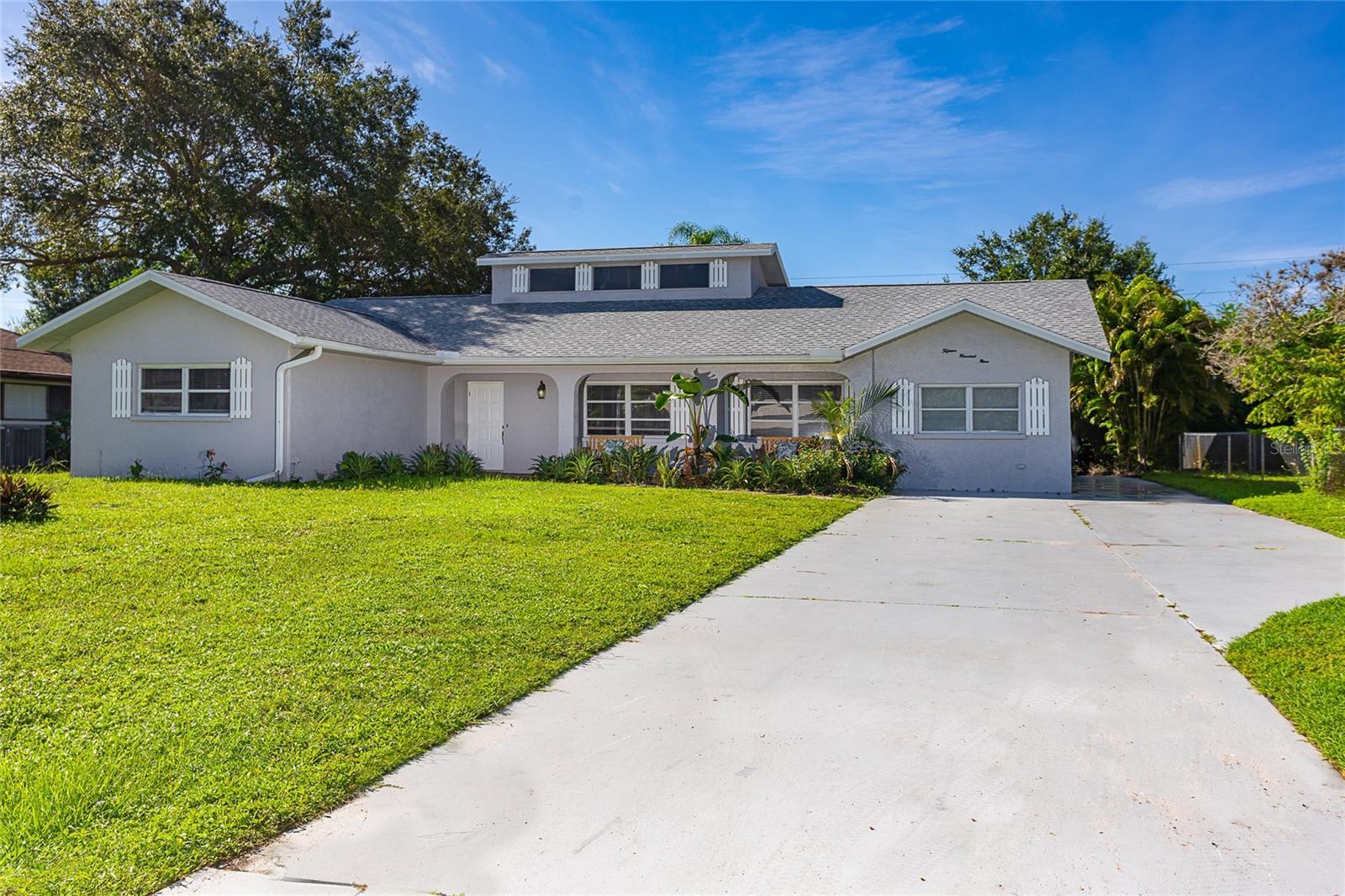 Photo one of 1509 Crest Dr Englewood FL 34223 | MLS G5081314
