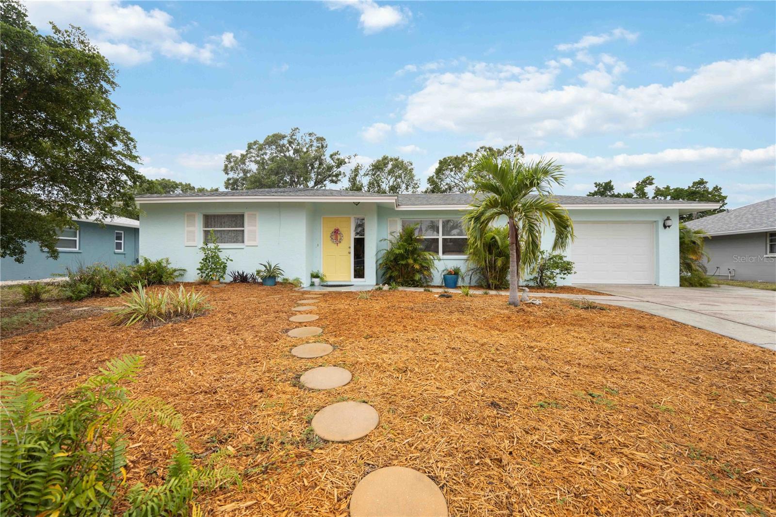 Photo one of 213 Alsace Ave Venice FL 34293 | MLS N6129243