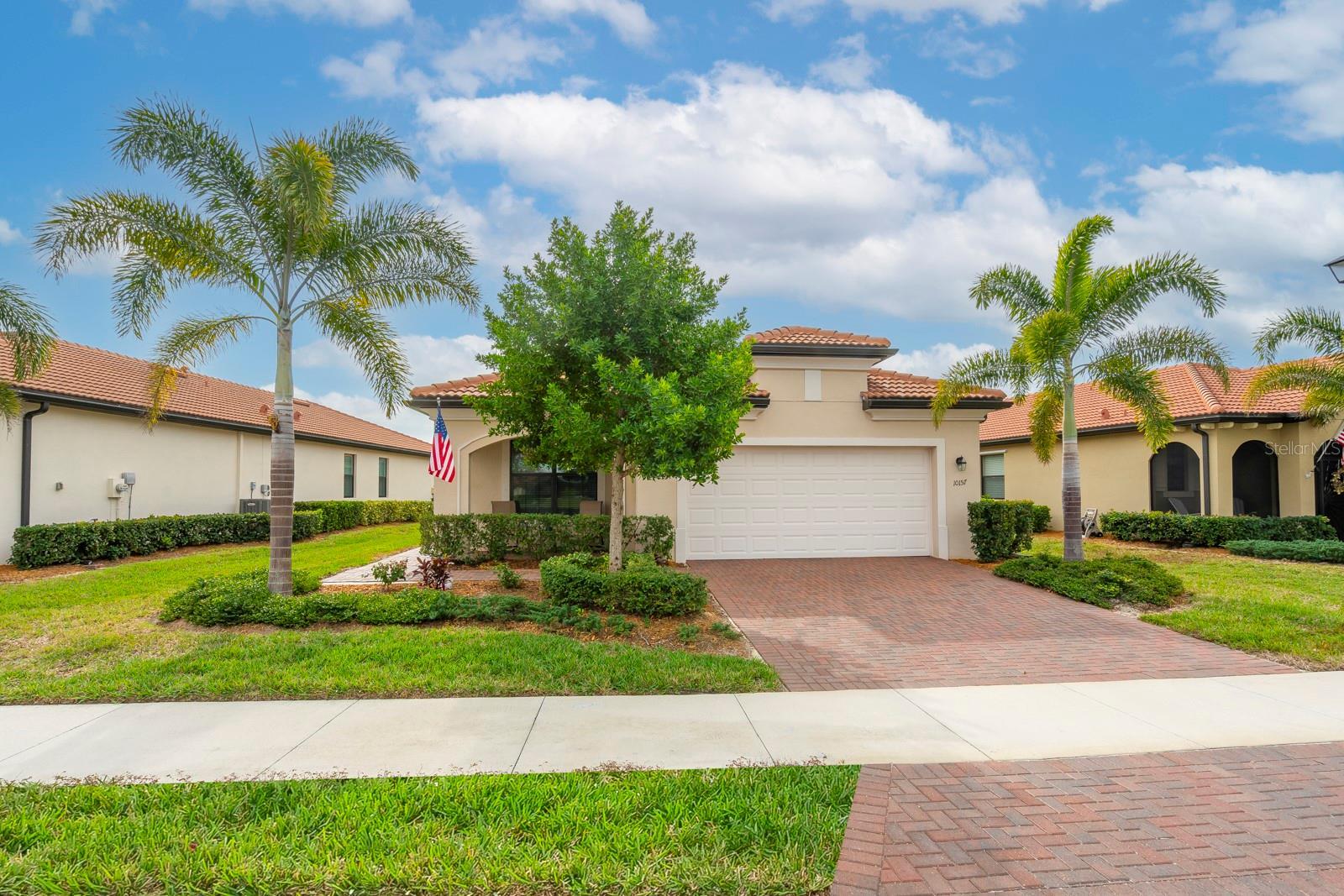 Photo one of 10157 Fiddlewood Dr Venice FL 34293 | MLS N6130122