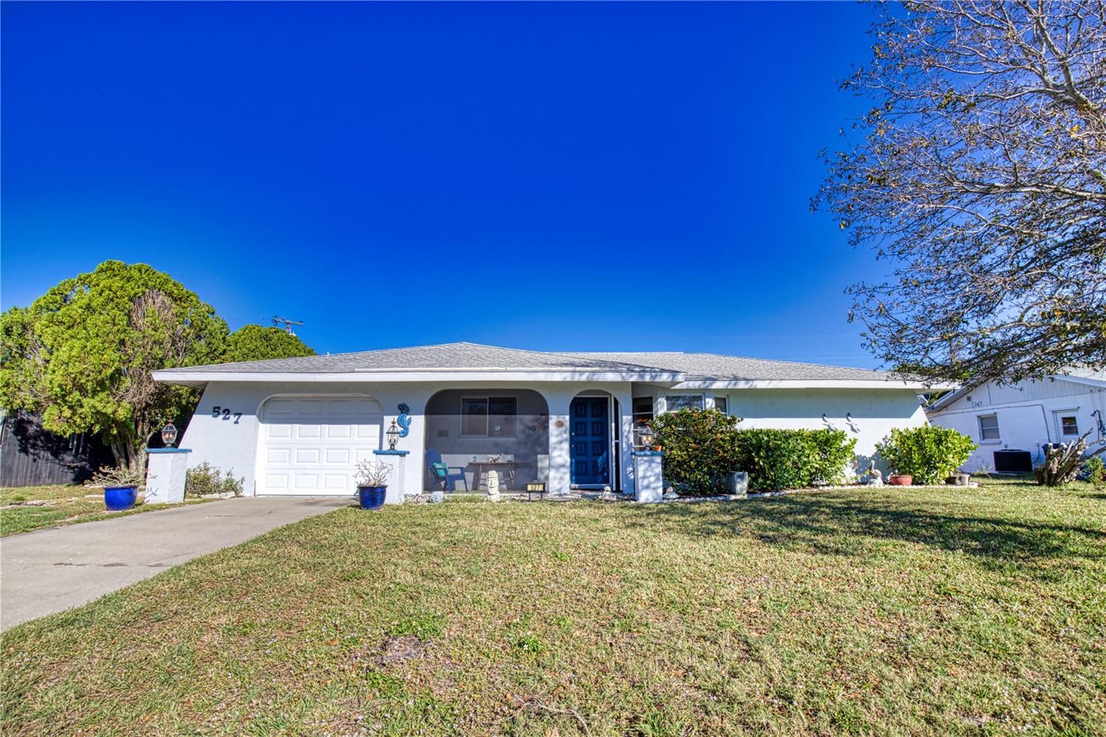 Photo one of 527 Oxford Dr Venice FL 34293 | MLS N6130954