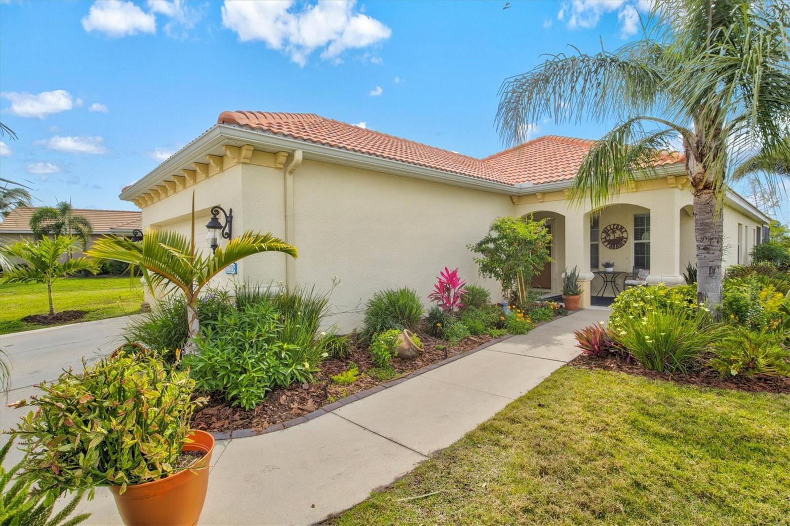 Photo one of 12108 Stuart Dr Venice FL 34293 | MLS N6132065