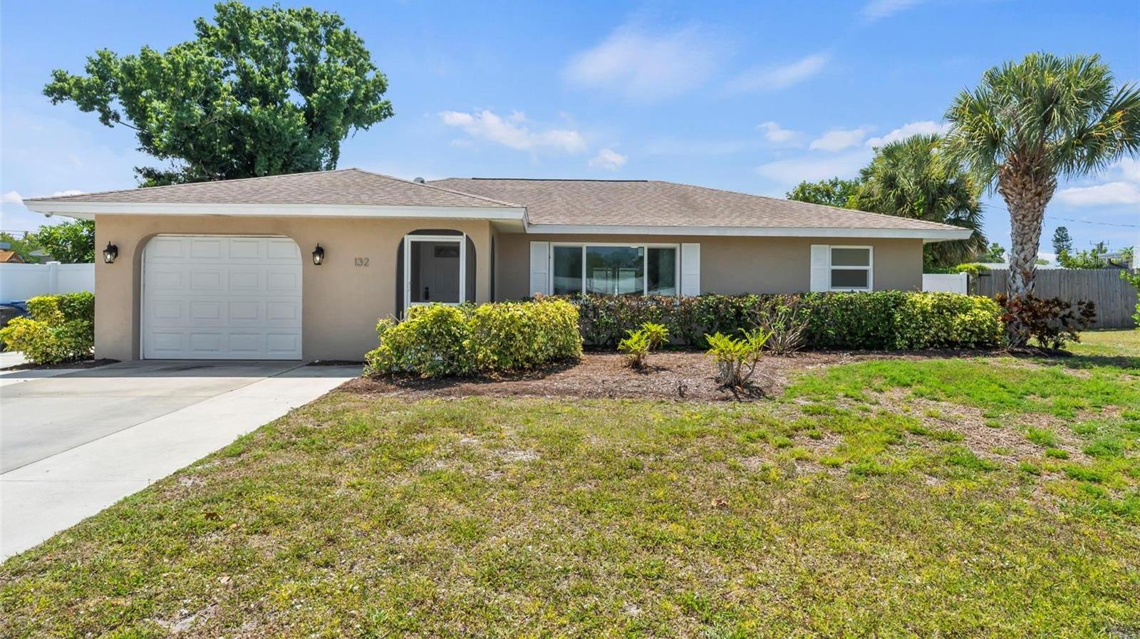 Photo one of 132 Tanager Rd Venice FL 34293 | MLS N6132223