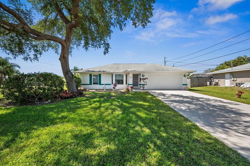 Photo one of 3688 Clematis Rd Venice FL 34293 | MLS N6132301