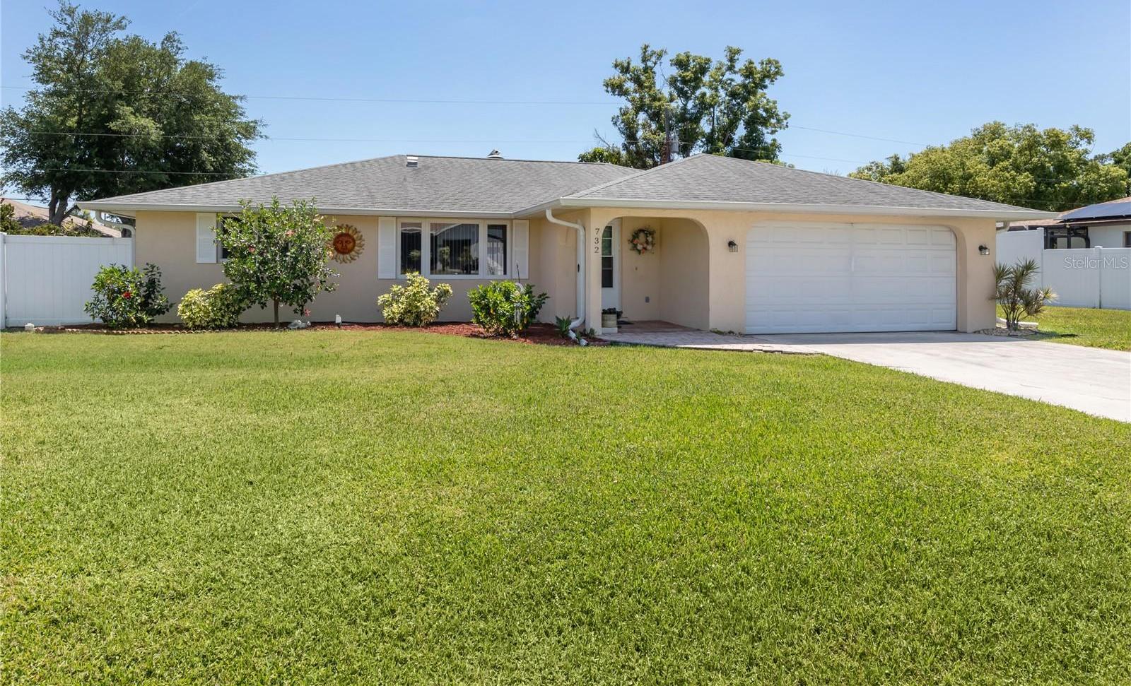 Photo one of 732 Constance Rd Venice FL 34293 | MLS N6132498