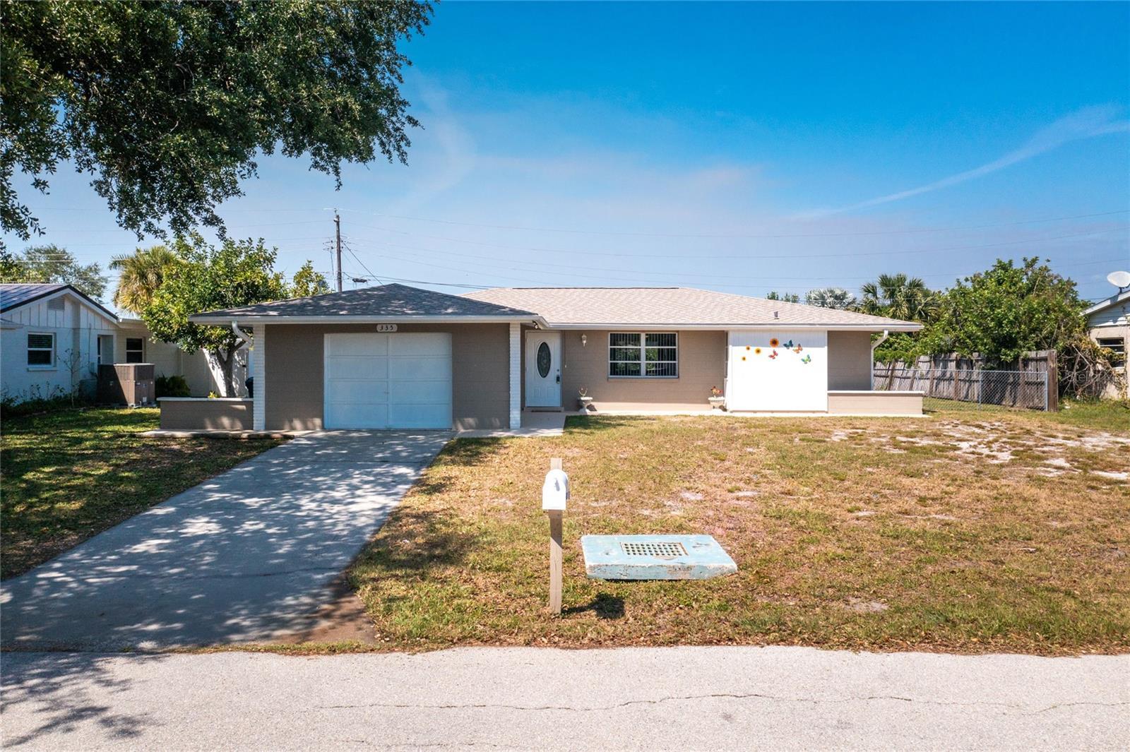 Photo one of 335 Sea Grape Rd Venice FL 34293 | MLS N6132499