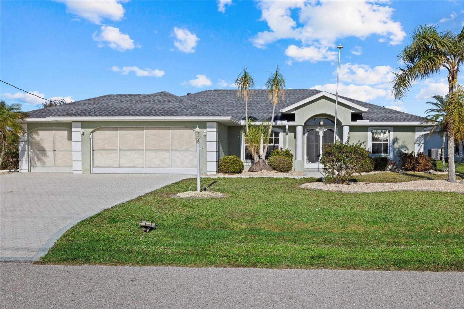 Photo one of 52 Fairway Rd Rotonda West FL 33947 | MLS N6135776