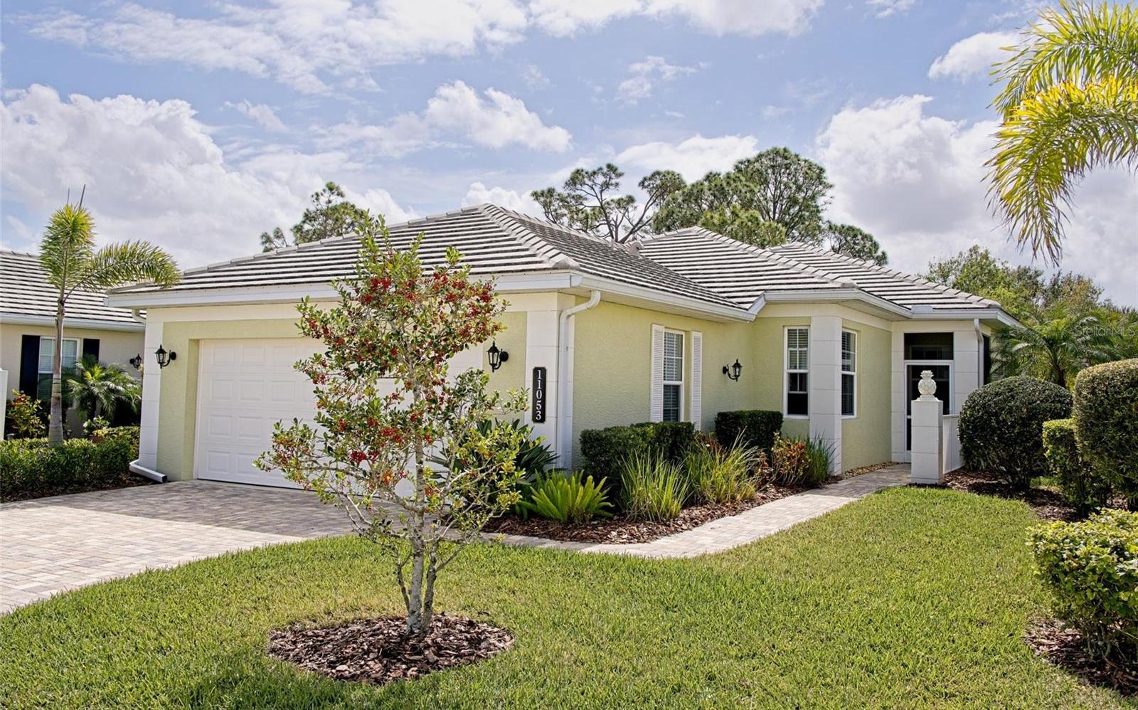 Photo one of 11053 Barnsley Dr Venice FL 34293 | MLS N6136741