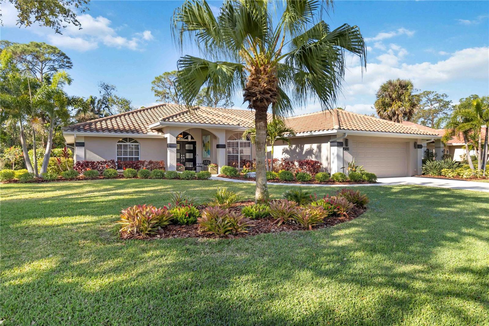 Photo one of 7324 Links Ct Sarasota FL 34243 | MLS N6137740