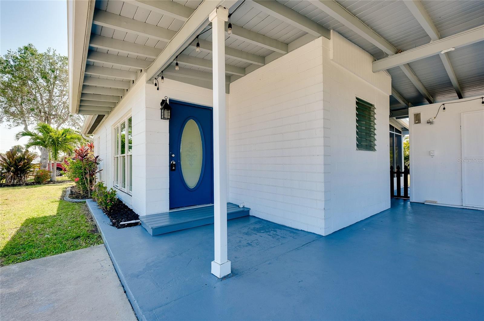 Photo one of 140 Poinsettia Ne Cir Port Charlotte FL 33952 | MLS N6138860