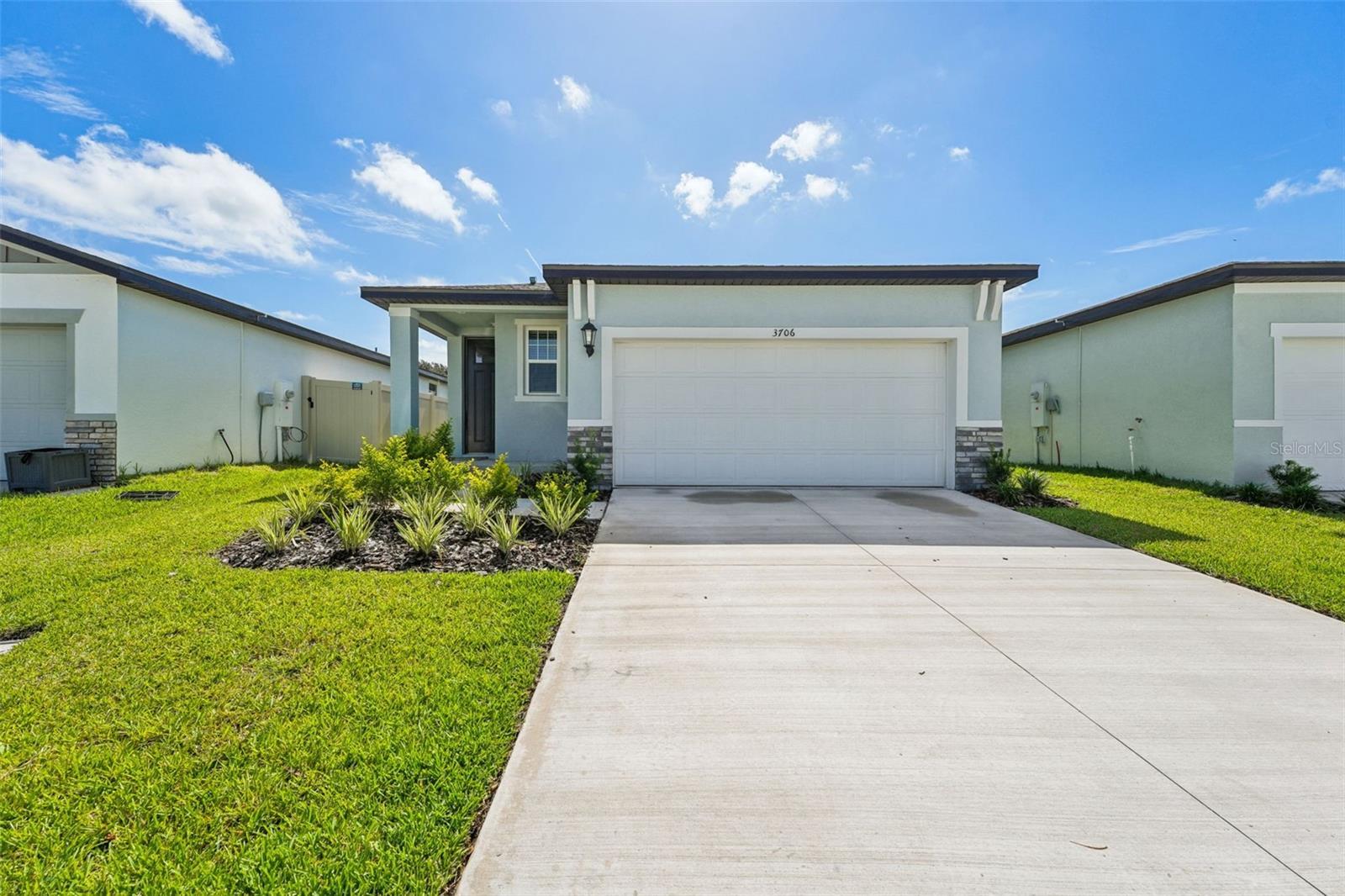 Photo one of 3706 Radiant Mountain Dr Plant City FL 33565 | MLS O6185583