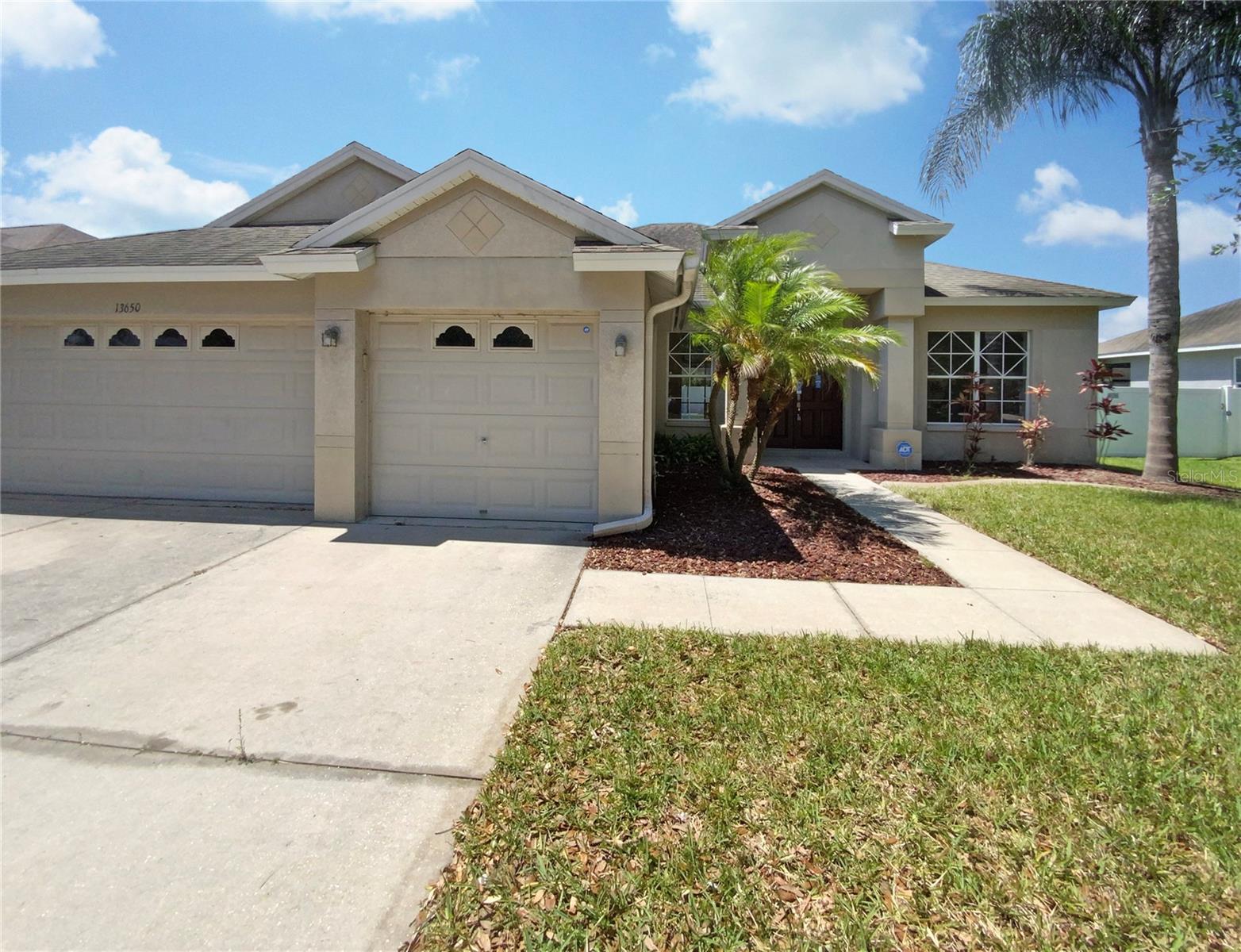 Photo one of 13650 Artesa Bell Dr Riverview FL 33579 | MLS O6196735