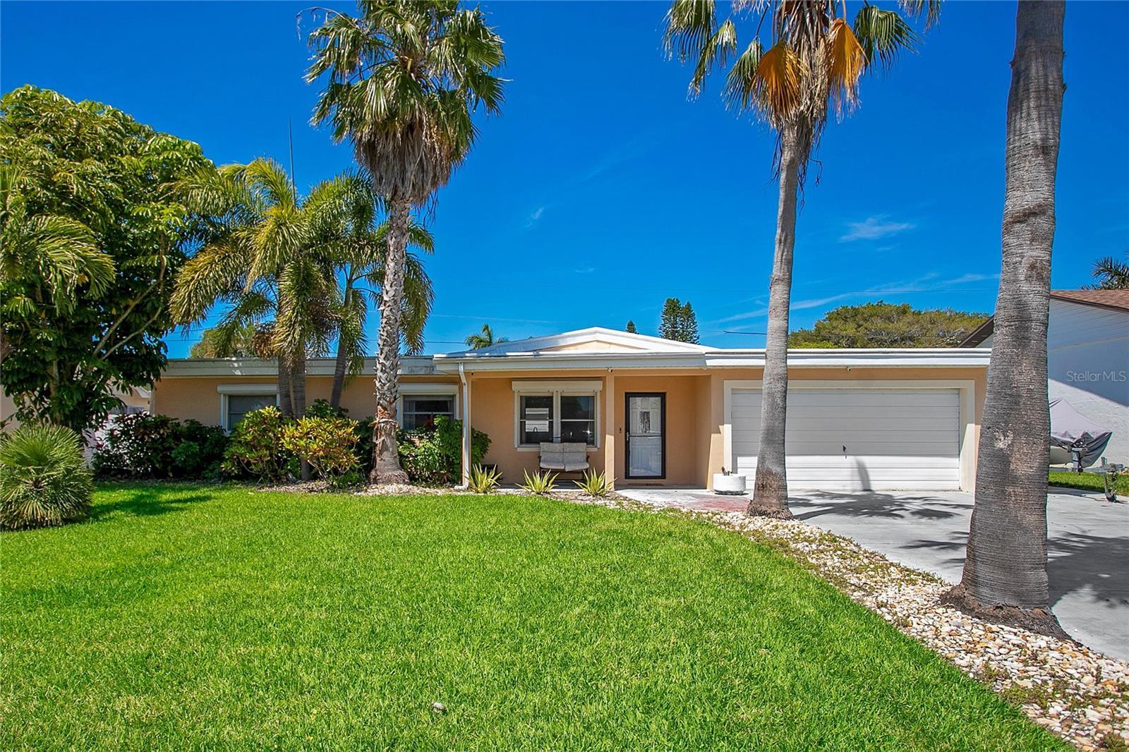 Photo one of 7115 S Shore S Dr St Petersburg FL 33707 | MLS O6197549