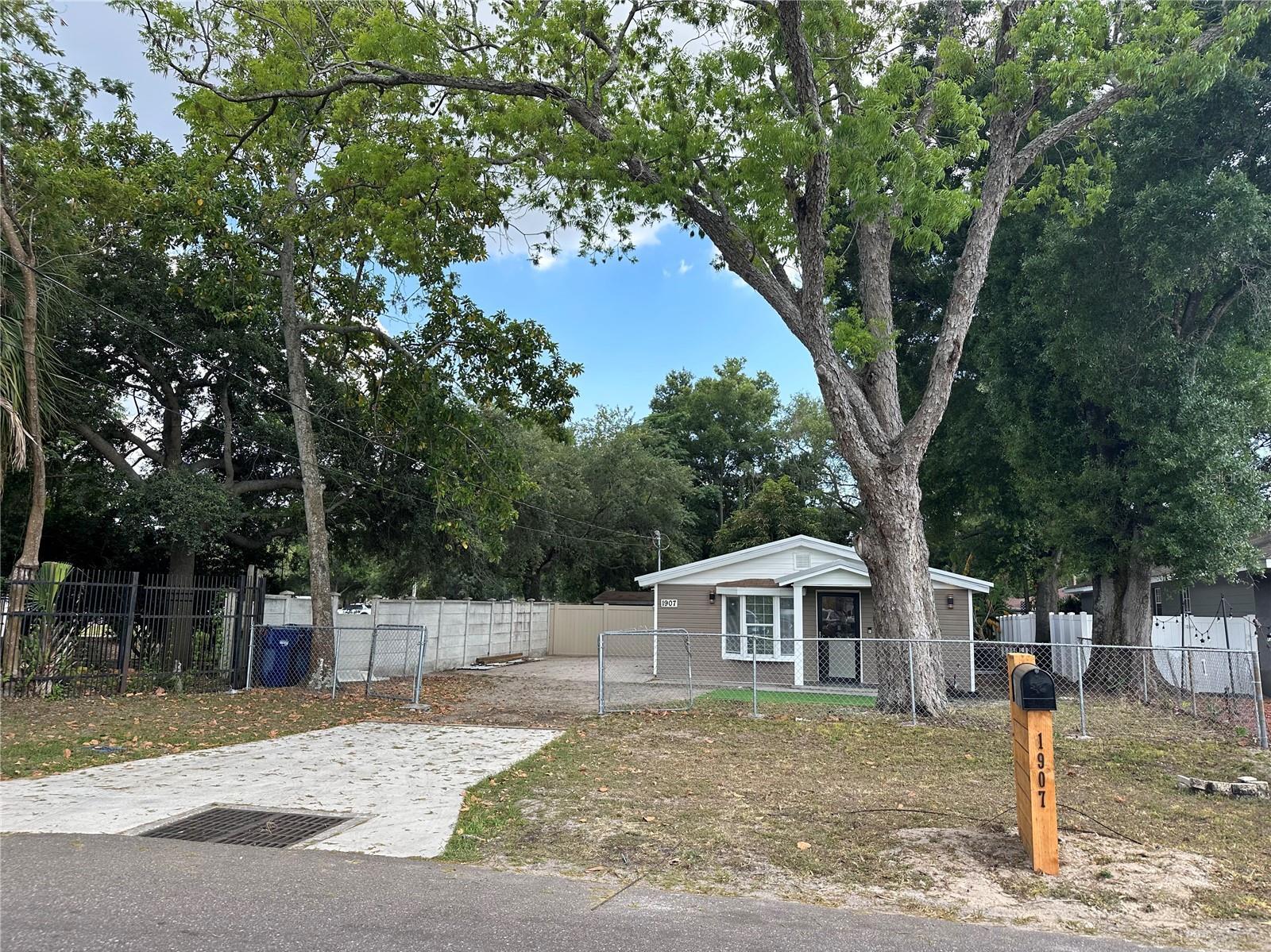 Photo one of 1907 E 32Nd Ave Tampa FL 33610 | MLS O6197589