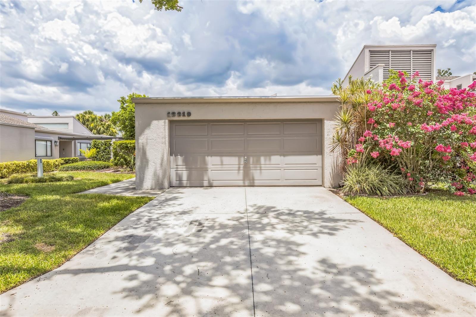 Photo one of 13619 Twin Lakes Ln # 15 Tampa FL 33618 | MLS O6257282