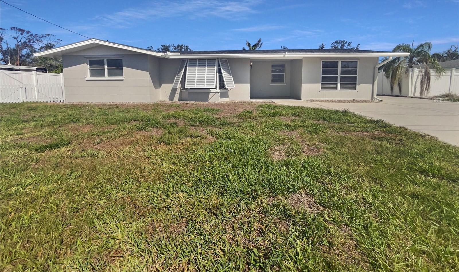 Photo one of 1540 David Pl Englewood FL 34223 | MLS O6289105