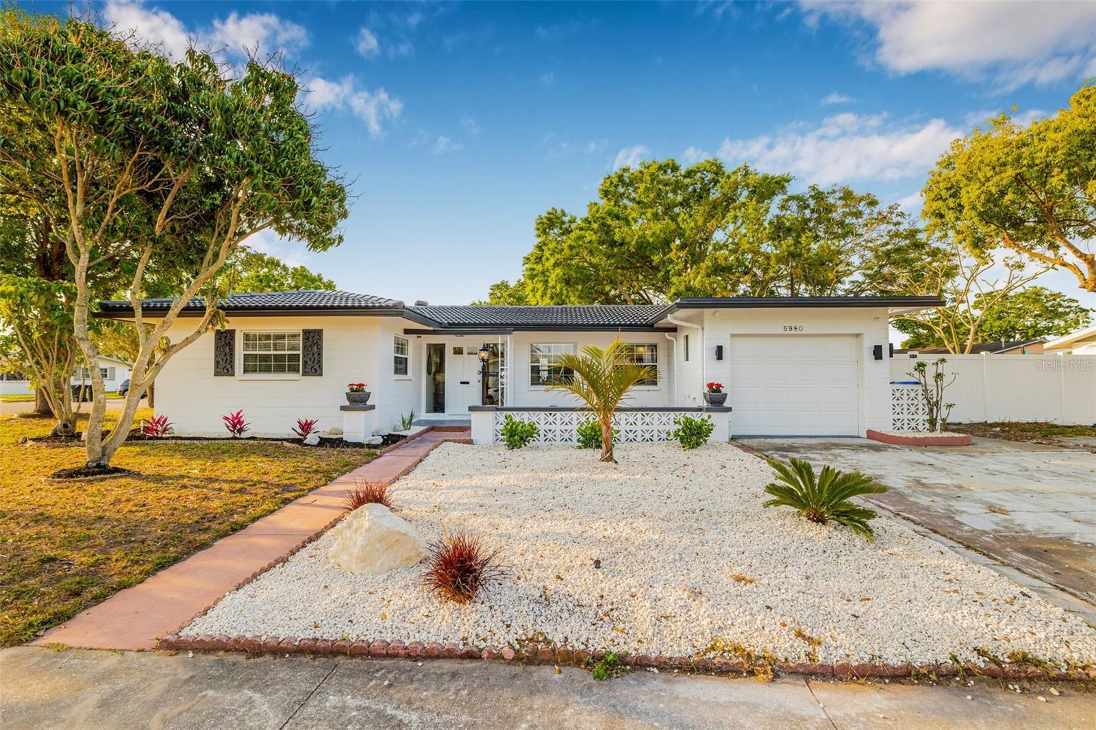 Photo one of 5980 32Nd N Ave St Petersburg FL 33710 | MLS O6293154
