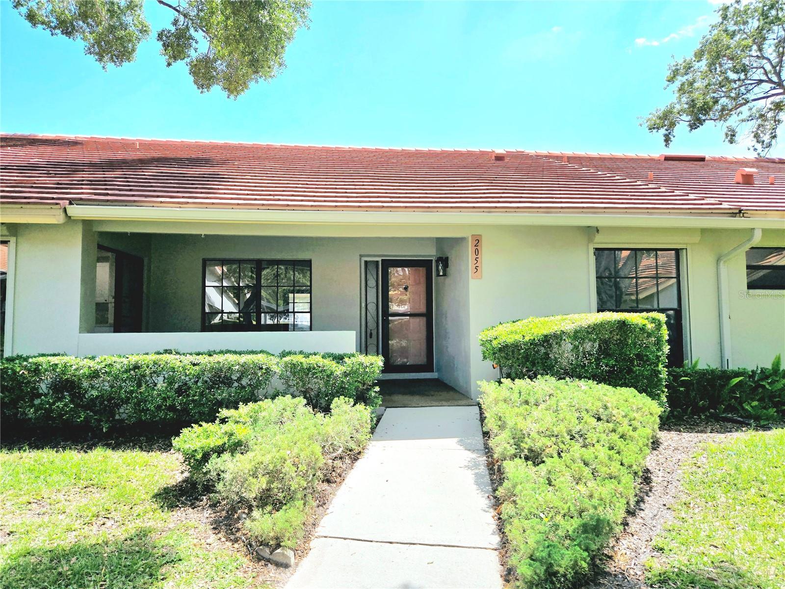 Photo one of 2055 Lakeview Dr Clearwater FL 33763 | MLS O6303454
